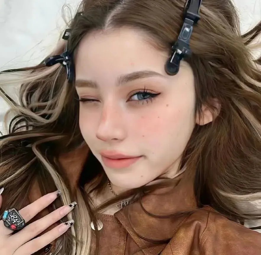 染成茜色的坂道